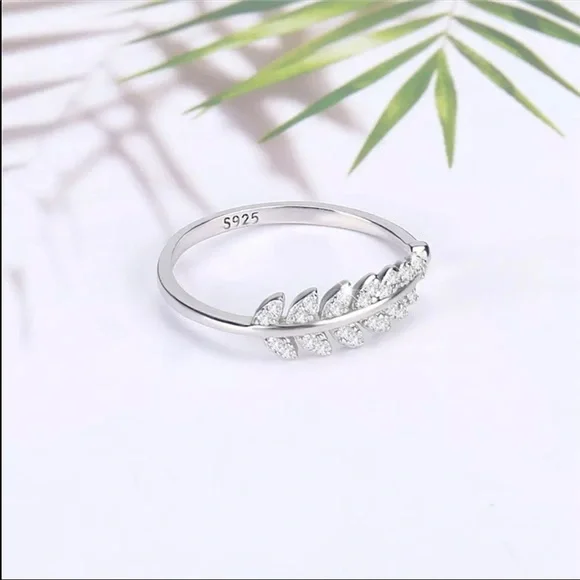 New Women’s 925 Silver Adjustable Olive Diamond Ring - Picture 2 of 6